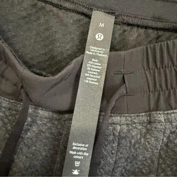 Lululemon At Ease Short 5.5" Heathered Black / Black Size Medium - Picture 4 of 4